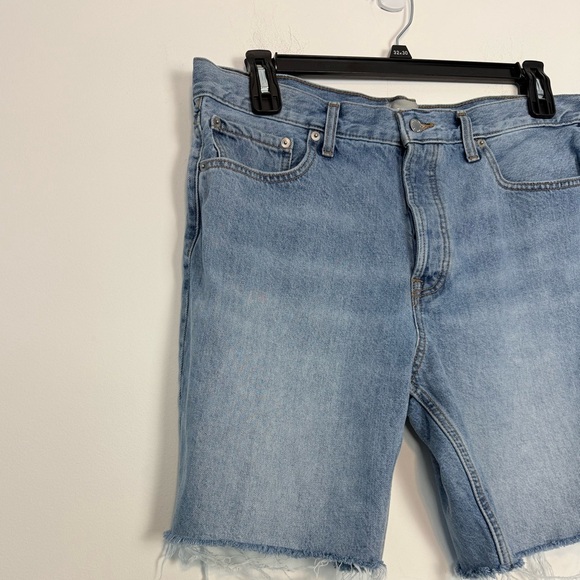 Everlane Men's Denim Cut-Off Shorts. Size 34. Buttonfly. Frayed Hems. - Picture 2 of 14